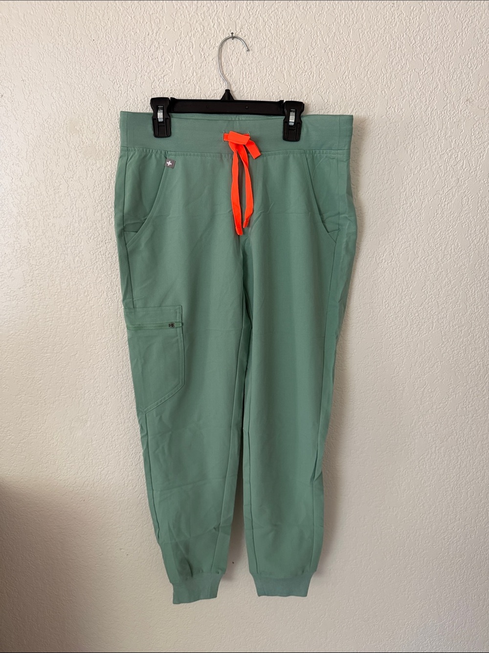 Figs Women's Zamora Jogger Scrubs in Jade